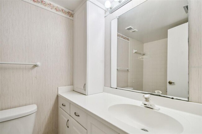 Building Photo - 2700 Cove Cay Dr