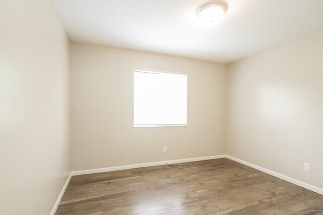 Building Photo - 5864 Brouse Dr