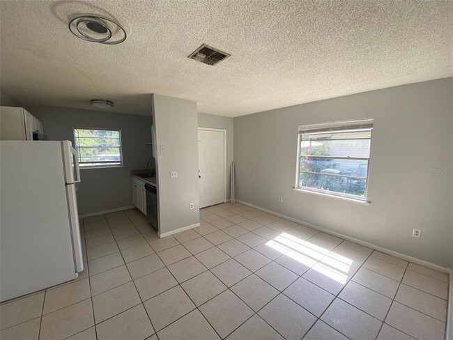 Building Photo - 605 Hennessee St