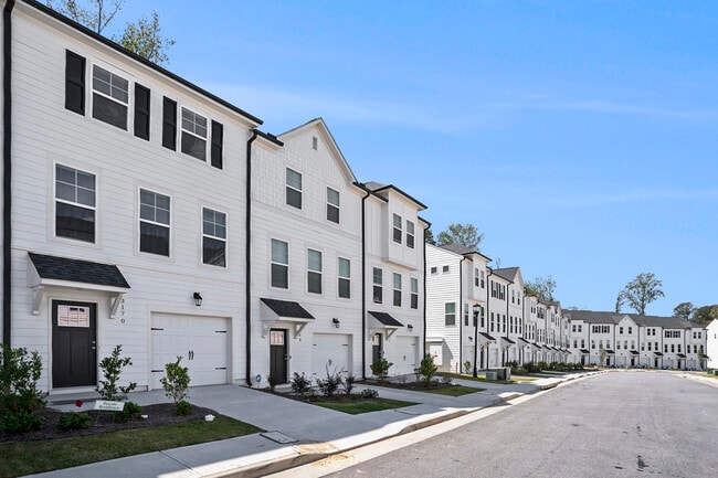 Building Photo - 3170 Washburn St SE