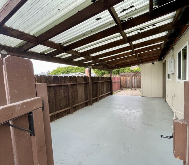Building Photo - 9556 Cecilwood Dr