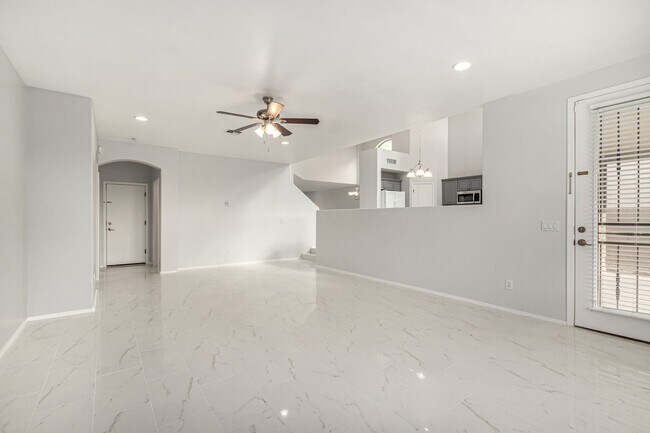 Building Photo - STUNNING 5 Bedroom Home in Peoria!