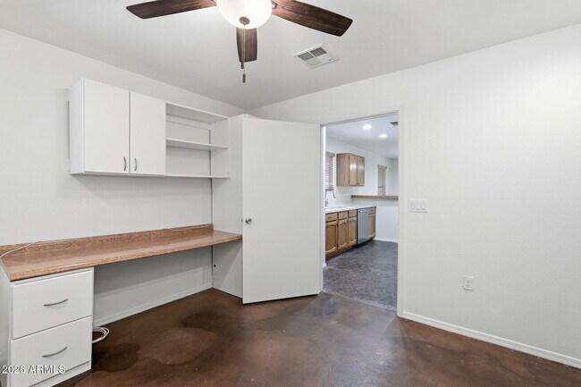 Building Photo - 457 S Meadows Dr
