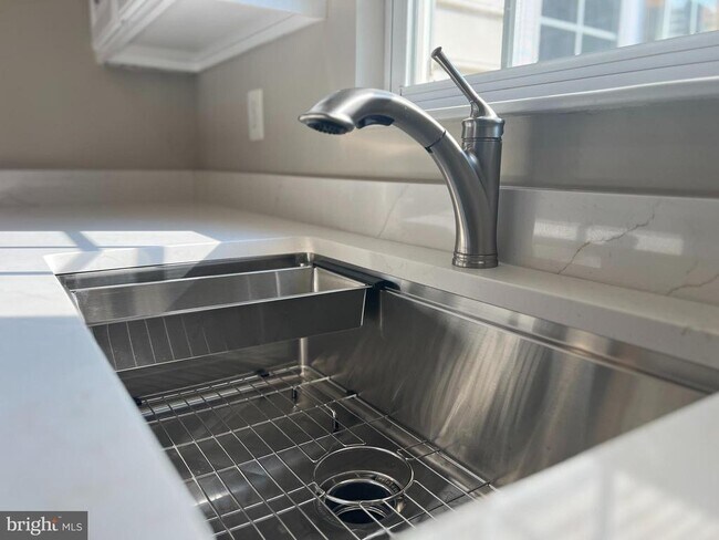 Building Photo - 9757 Cheshire Ridge Cir