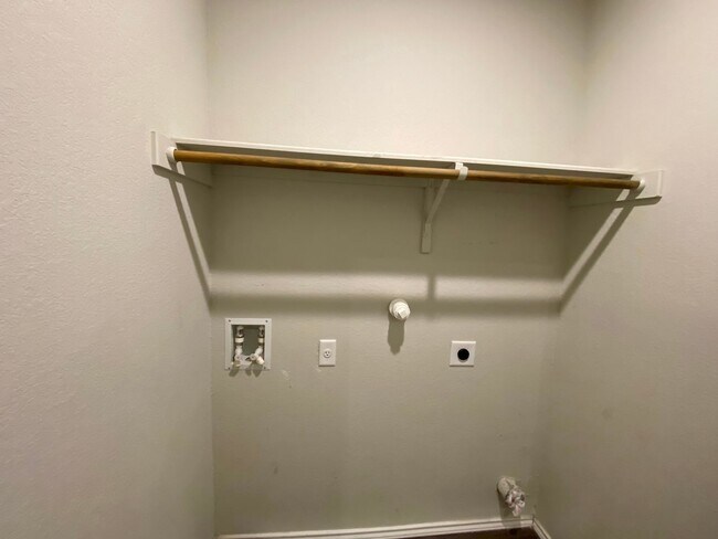 Building Photo - Luxury Duplex in Seguin!