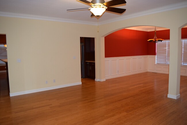Building Photo - Gorgeous Home Located in Osage Hills Subdivision
