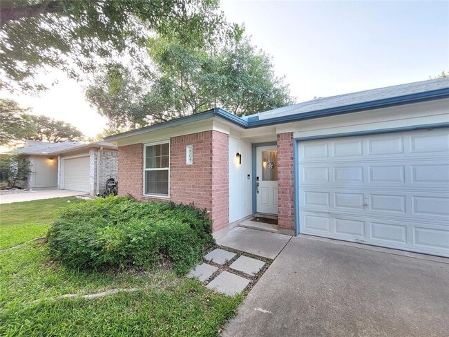 Building Photo - 804 Kavanagh Dr