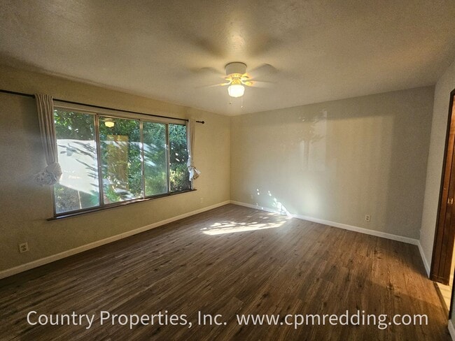 Building Photo - Price Reduced! Spacious House with Landsca...