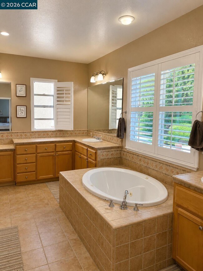 Building Photo - 3506 Sandalford Way