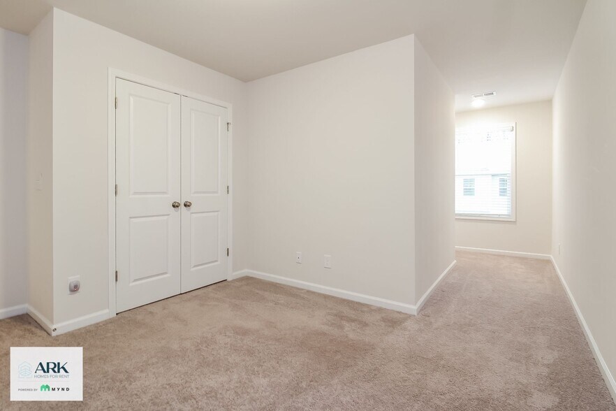 Building Photo - 6 Oak Rose Dr