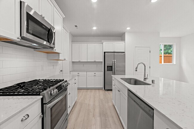 Building Photo - Two-Story Port Orchard Home