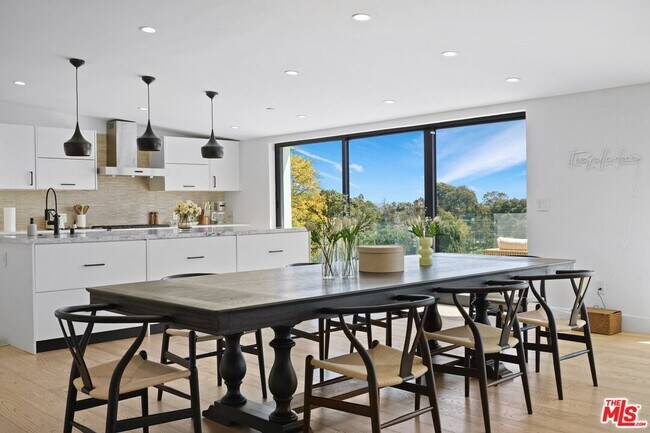 Building Photo - 1812 Navy St