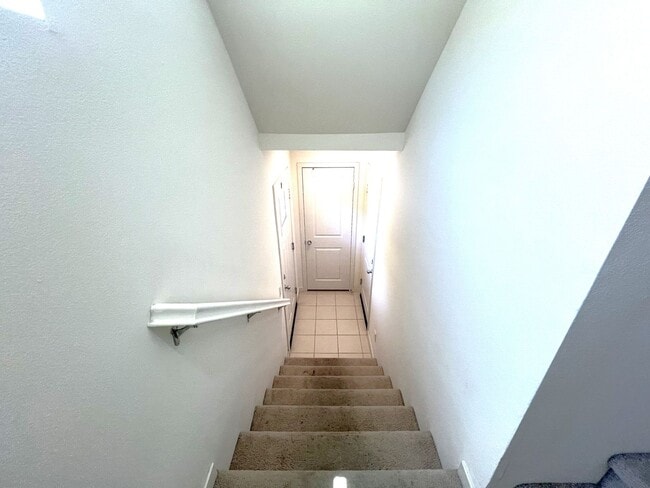 Building Photo - Beautiful 2 Bedroom, 2.5 Baths Townhome in...