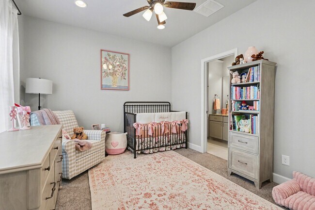 Building Photo - 1538 Dian St