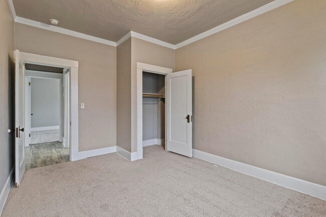 Building Photo - 7 Rose Ave