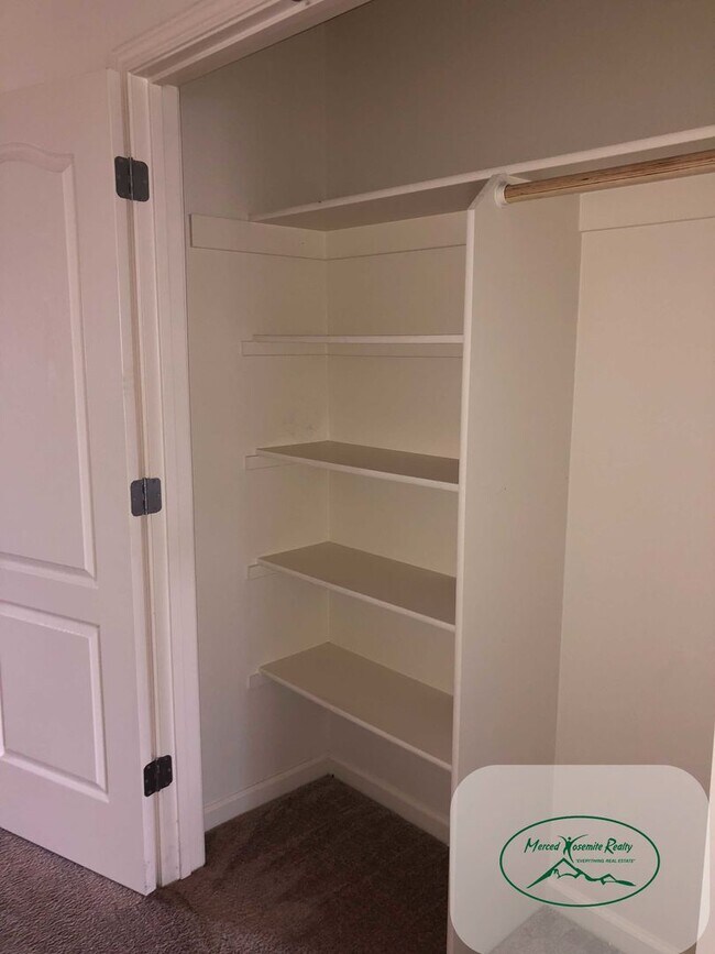 Building Photo - Appointment Only Do Not Disturb Occupants. Apply Now to Schedule Viewing.