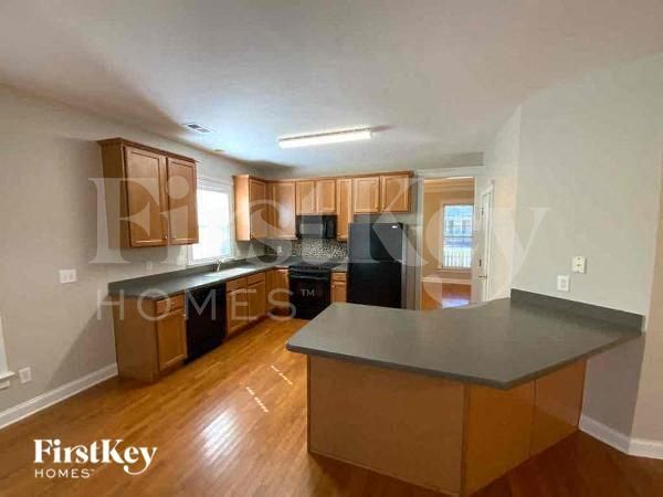 Building Photo - 205 Barberry St