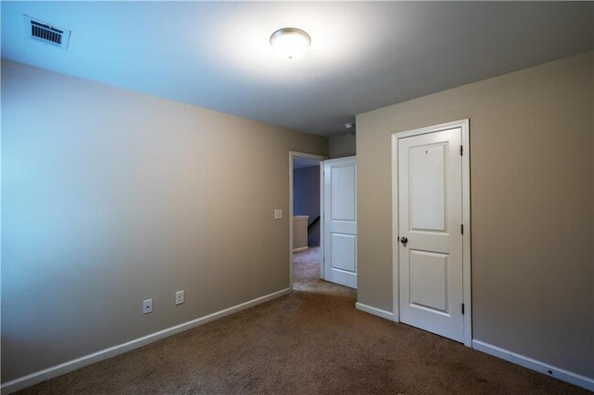 Building Photo - 221 Winterset Cir