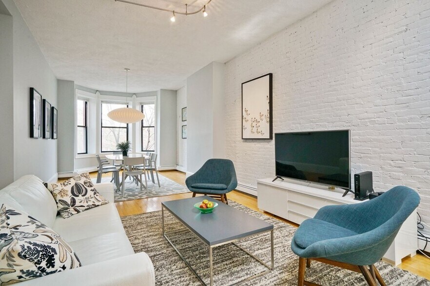 Building Photo - 74 W Rutland Sq