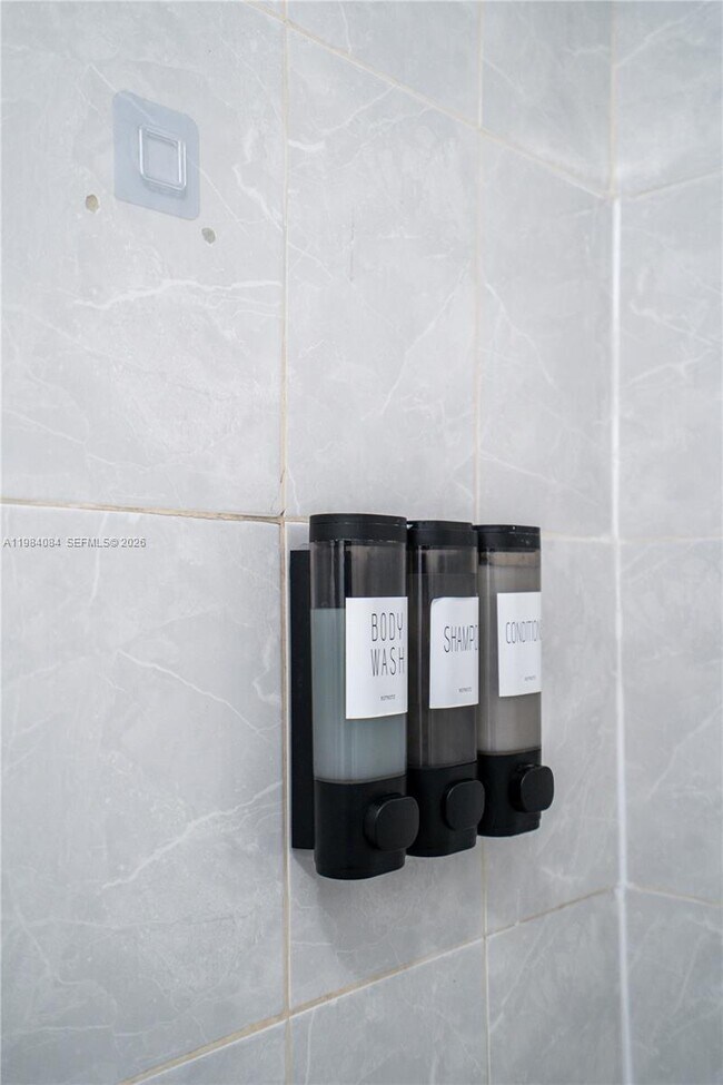 Building Photo - 690 E 10th Ave