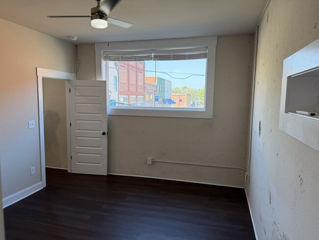 Building Photo - DT Cornelia Loft 3