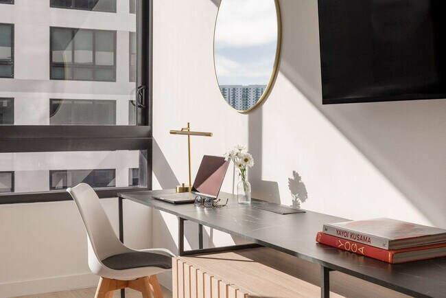 Building Photo - 225 N Miami Ave