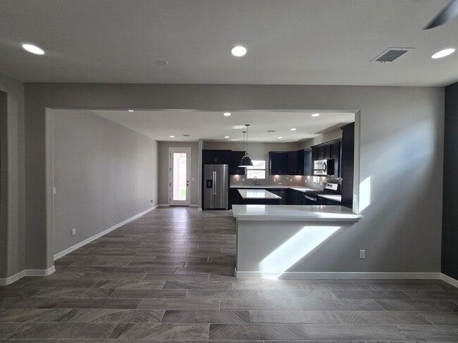 Building Photo - LUXURIOUS EASTSIDE HOME FOR RENT