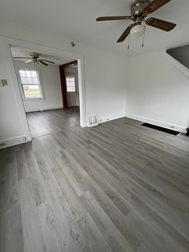 Building Photo - Two Bedroom Townhouse