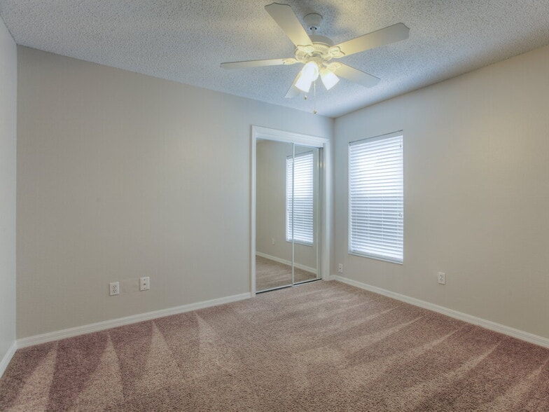 Building Photo - 1130 Ozark Ct