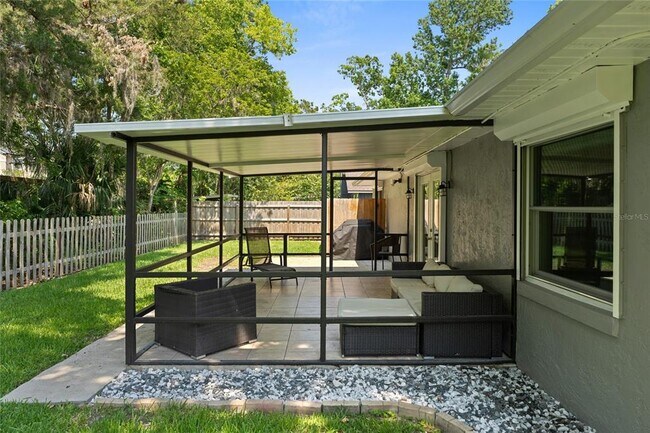 Building Photo - 909 Bentwood Ln