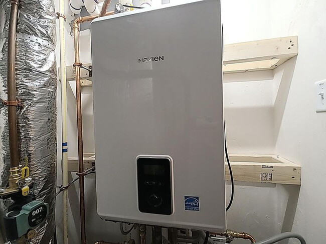 Building Photo - "Spacious 2-Bed, 2-Bath Gem in Medford - 1480 Sq Ft of Comfort Awaits!"