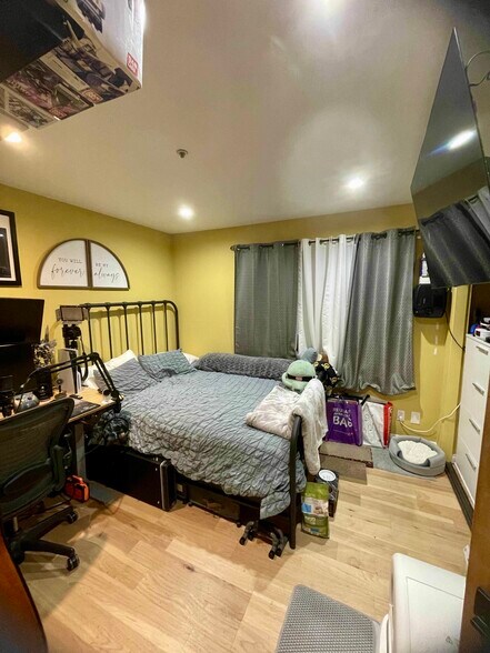 Bedroom - 1247 E Wilson Ave
