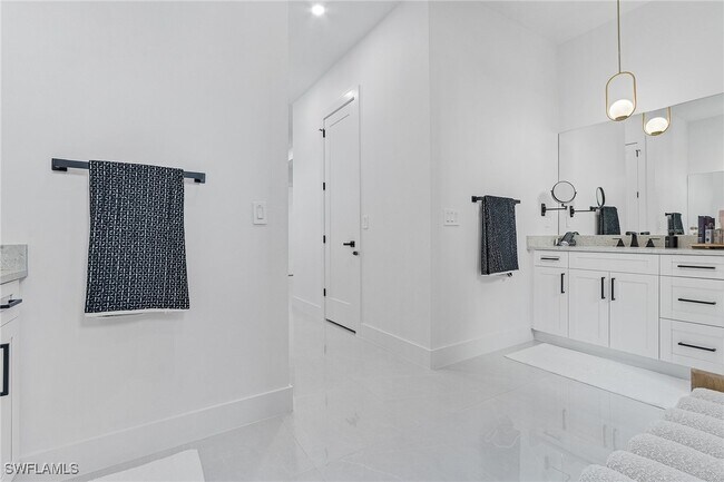 Building Photo - 1923 SW 27th Terrace