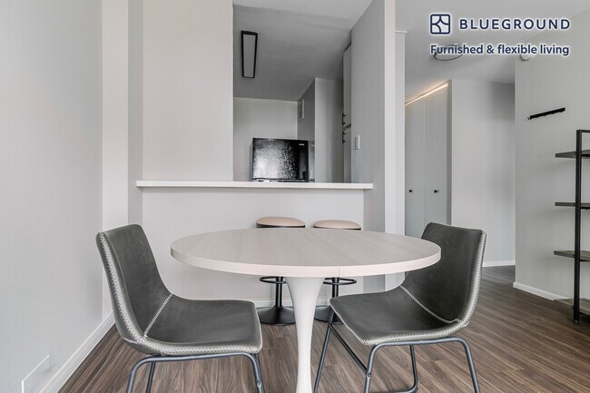 Building Photo - 3450 N Lake Shore Dr