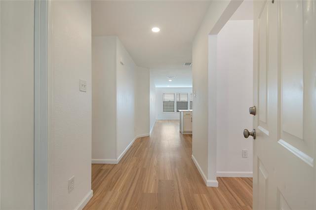Building Photo - 1618 Pin Oak Trail