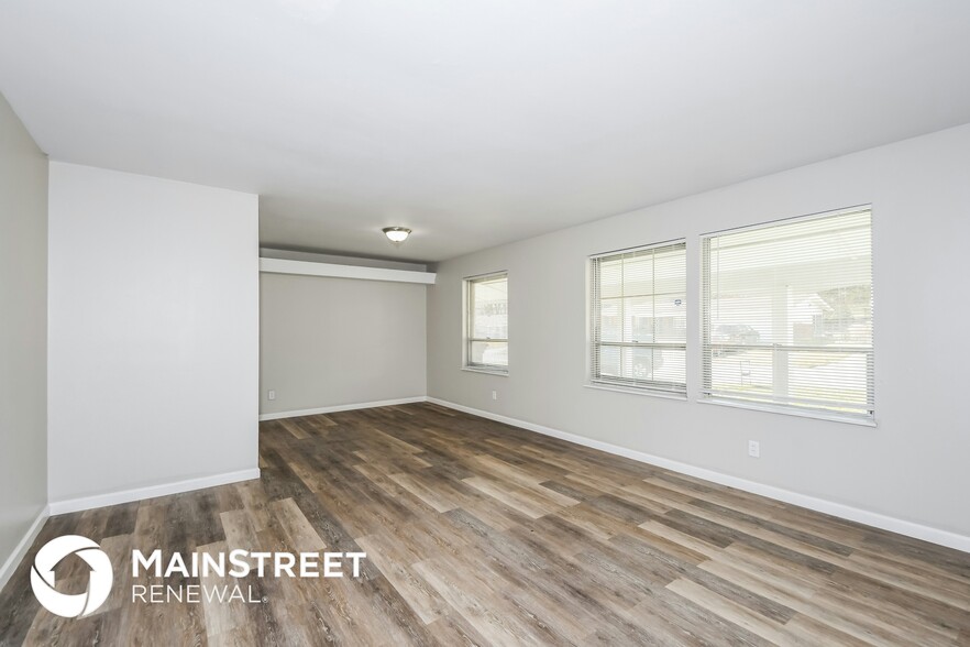 Building Photo - 11058 Perham Dr