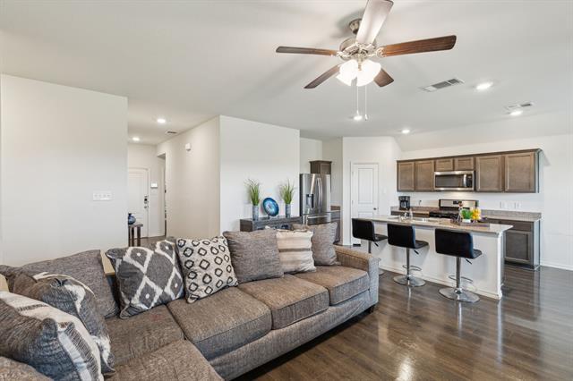 Building Photo - 909 Emerald Gate Dr