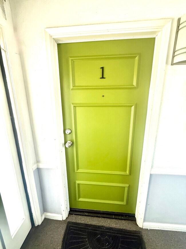 Building Photo - 12121 Moorpark St