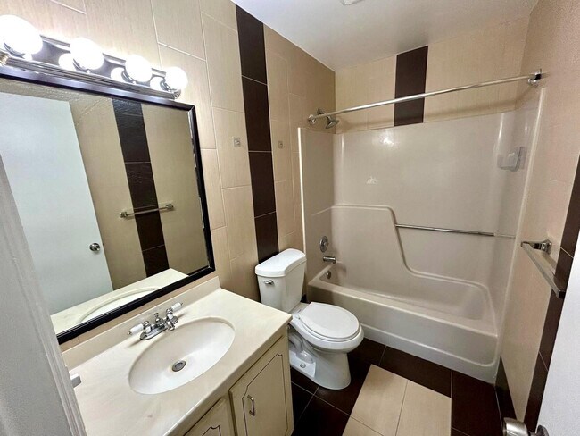 Building Photo - 7931 Southgate Blvd