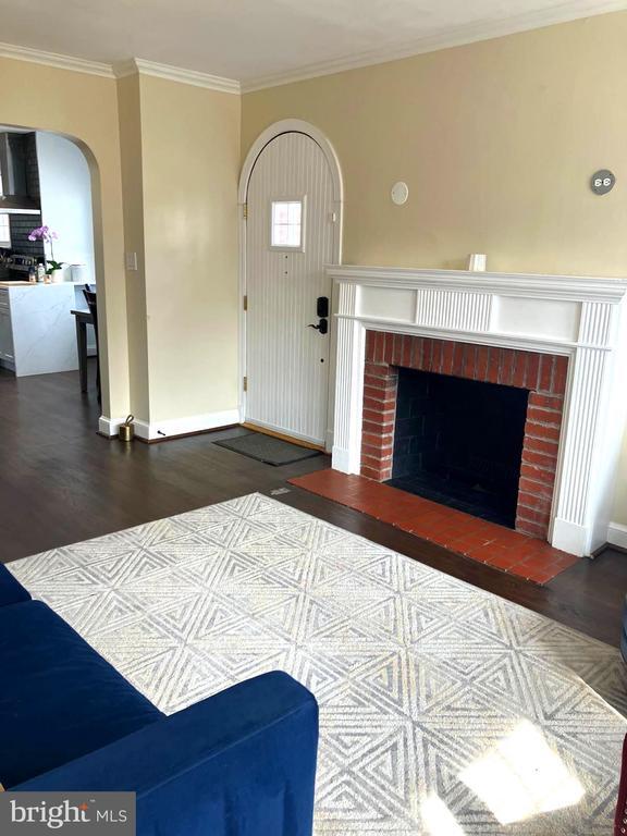 Building Photo - 626 S Irving St