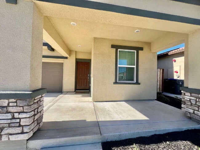 Building Photo - 3215 Center Dr