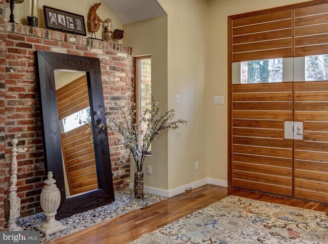 Building Photo - 1127 Winding Dr