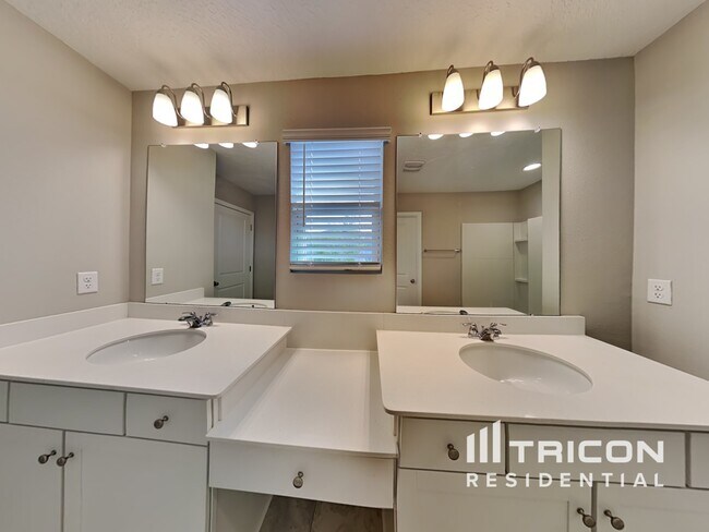 Building Photo - 10260 Old Dixie Hwy