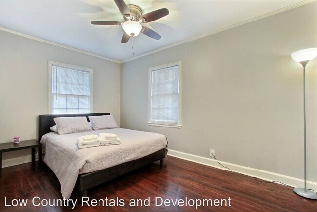 Building Photo - 2 br, 1 bath House - 212 E 57th St