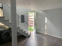 Building Photo - 832.5 Milton St