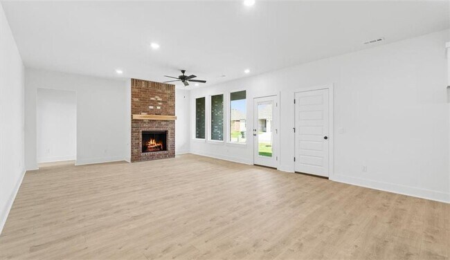 Building Photo - 4856 W Aurora St