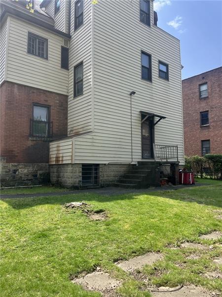 Building Photo - 5917 Walnut St