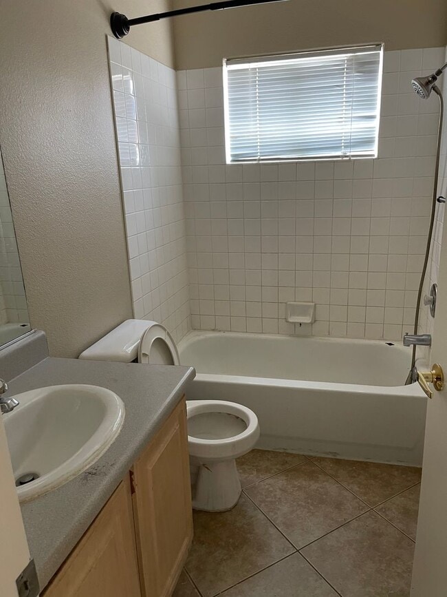 Building Photo - Spacious Condo with Loft & 2-Car Garage – Minutes from the Strip!