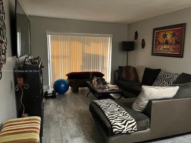 Building Photo - 8000 Lagos de Campo Blvd