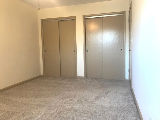 Building Photo - 725 Busse Hwy